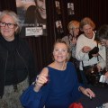 Arja Saijonmaa signerar