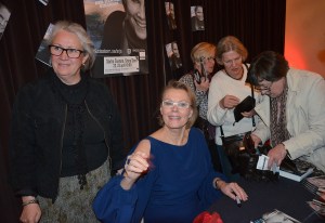 Arja Saijonmaa signerar DSC_0082