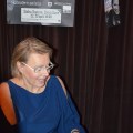 Arja Saijonmaa signerar
