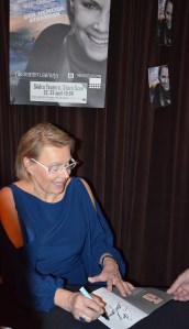 Arja Saijonmaa signerar DSC_0083