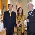 Jubilaren uppvaktas av av Vietnams Ambassadör Tran Van Hinh and Mrs Doan Minh Tuyen.